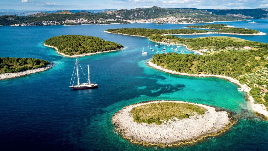 Thanks to its long coastline, Croatia is famous for fresh seafood and is one of the most popular tourist destinations in 2023