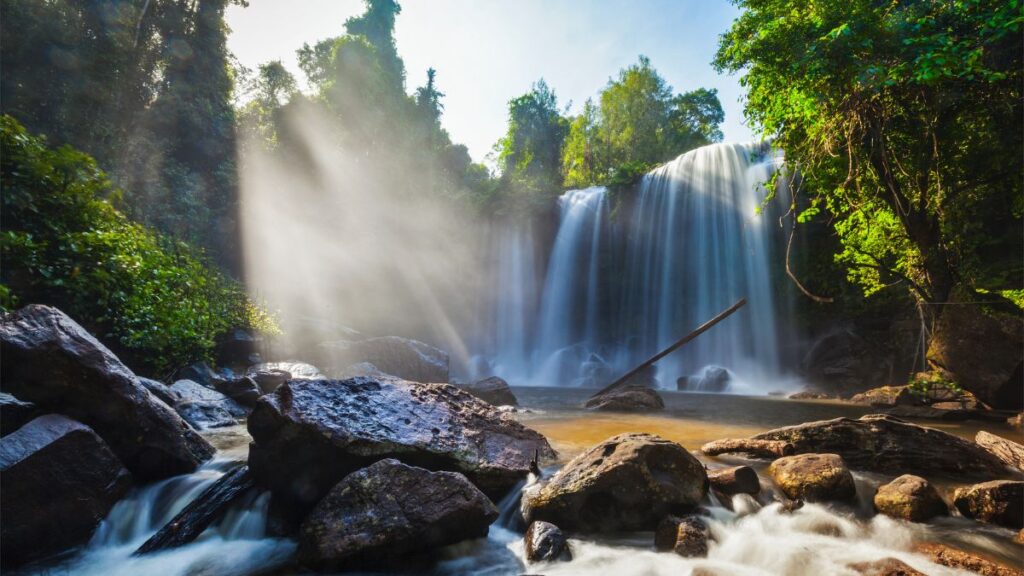 When you travel to Cambodia, the amazing natural beauty is awe-inspiring