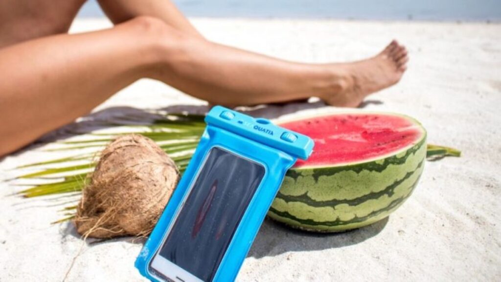 Christmas gift guide - Seaquatix waterproof phone cases make a great gift for travellers who love to visit tropical places