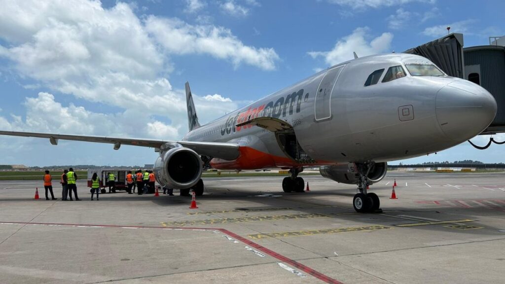 The low cost carrier Jetstar Asia struggled with extra competition and changing consumer behaviour
