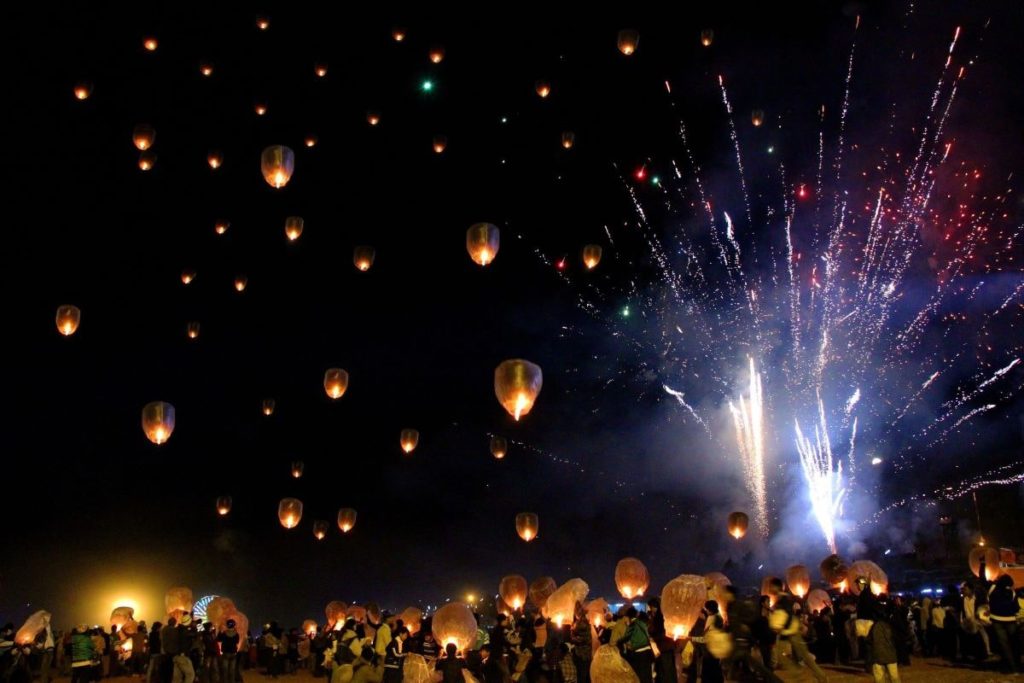 World’s best festivals, The Tazaungdaing Festival, Myanmar