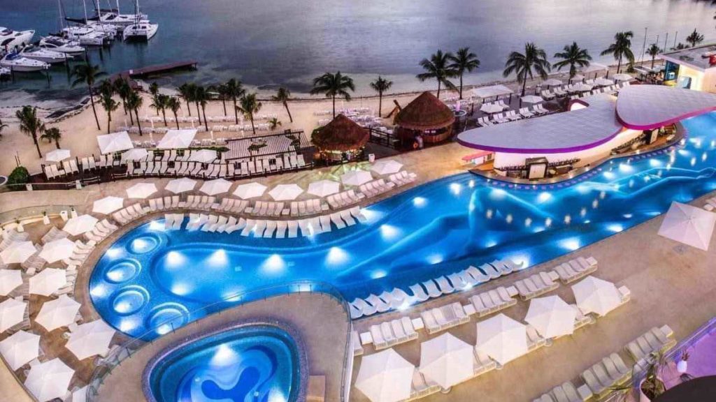 Best singles vacation resorts, Temptation Cancun Resort, Mexico