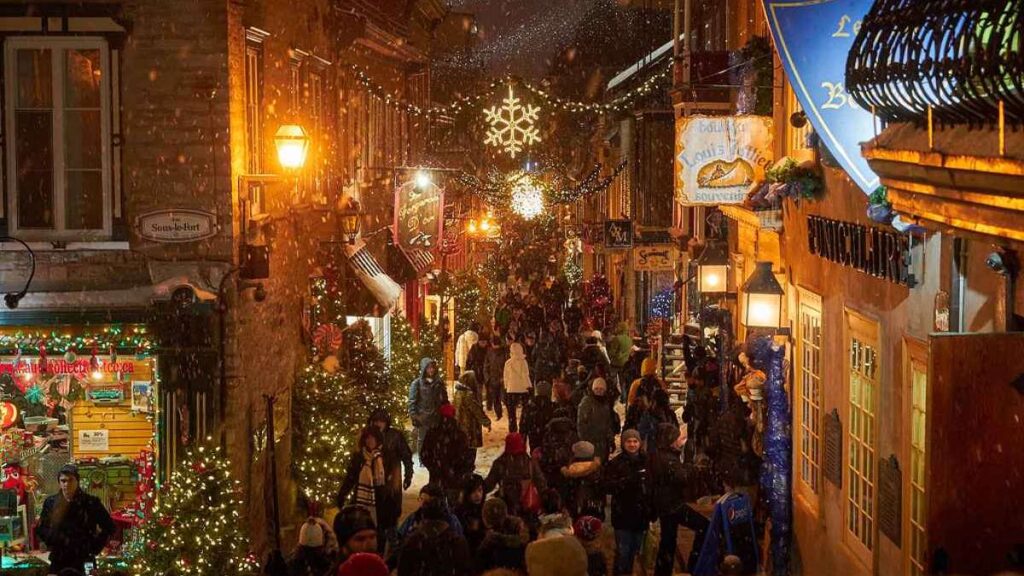 Places to visit during Christmas, Christmas shoppers in the snow-covered streets of Quebec City