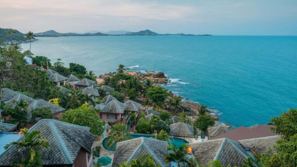Overview of the small bungalows with sea view in Koh Samui