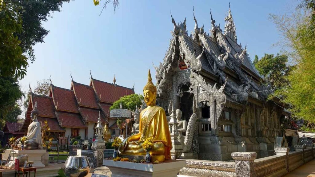 Best things to do in Thailand, exploring Buddhist temples