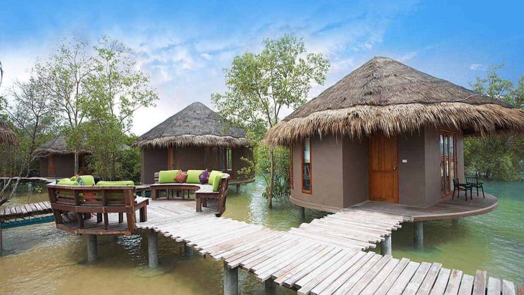 Things to do in Thailand, staying in overwater bungalows