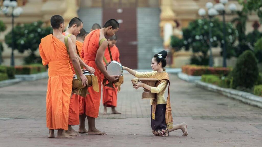 What not to do in Thailand, contact with monks