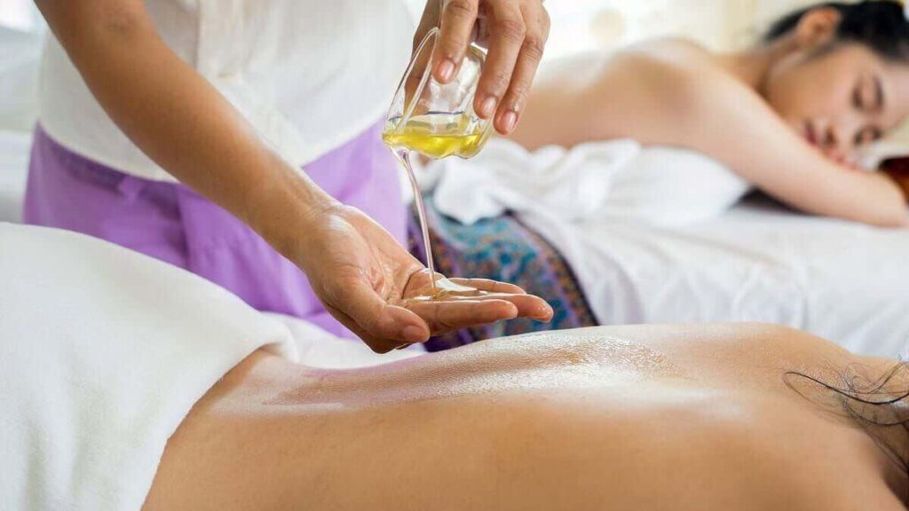 Thai oil massage, relax in Thailand