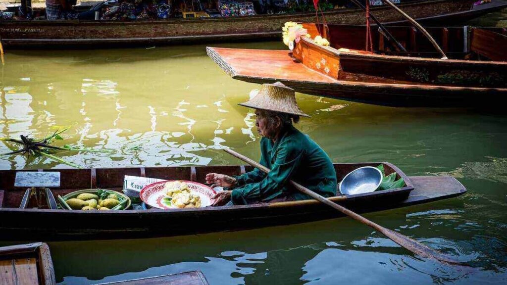 Unique things to do in Thailand, floating market