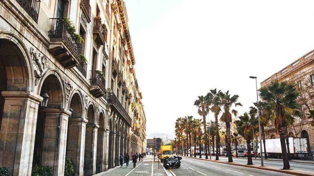 Where is hot in February, Barcelona, Spain