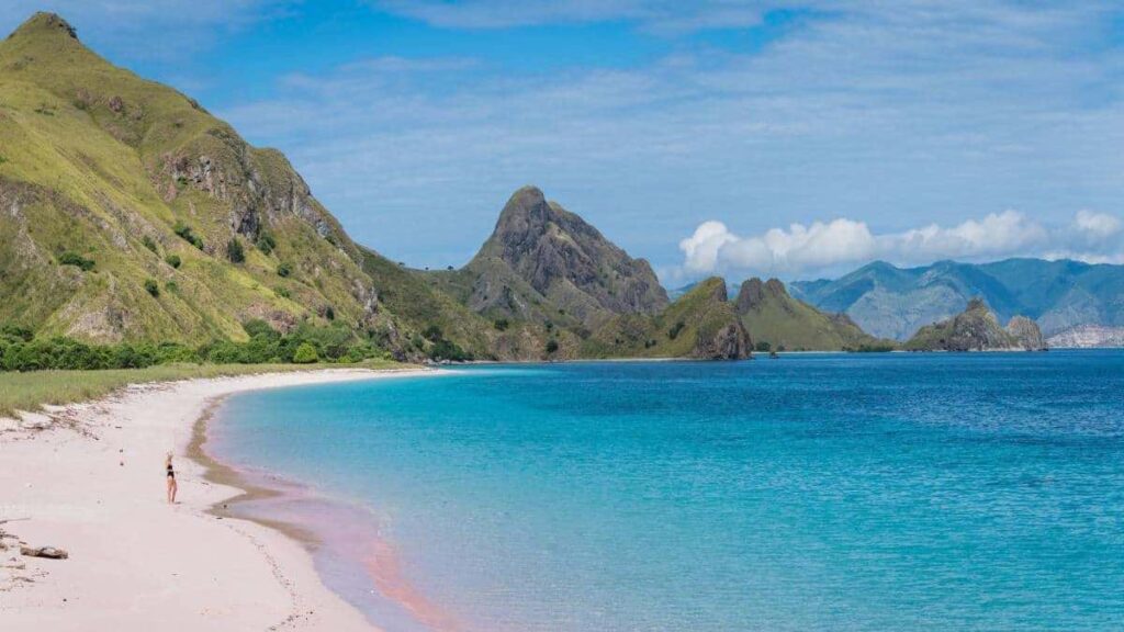 Best beaches in Indonesia, Pink Beach