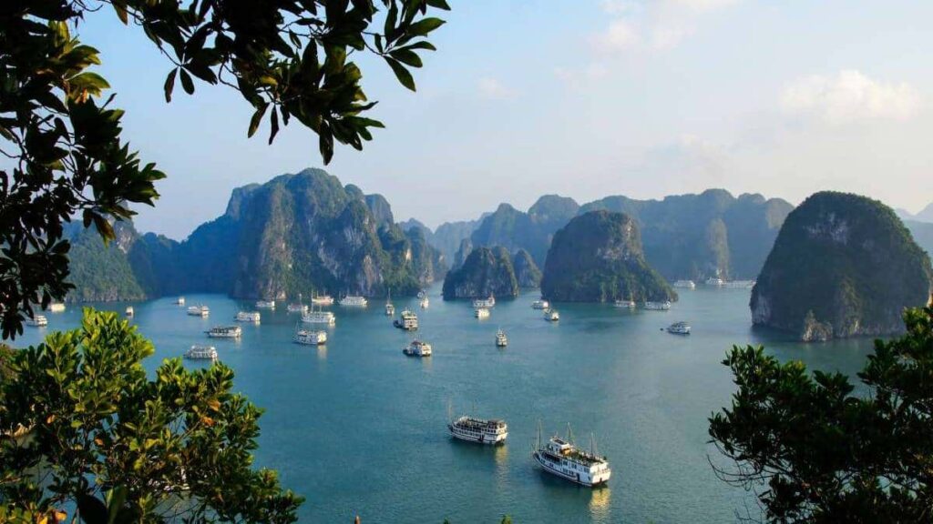 Best time to travel to Vietnam, Ha Long Bay in March