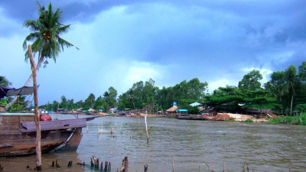 Best time to travel to Vietnam, Soc Trang River in November