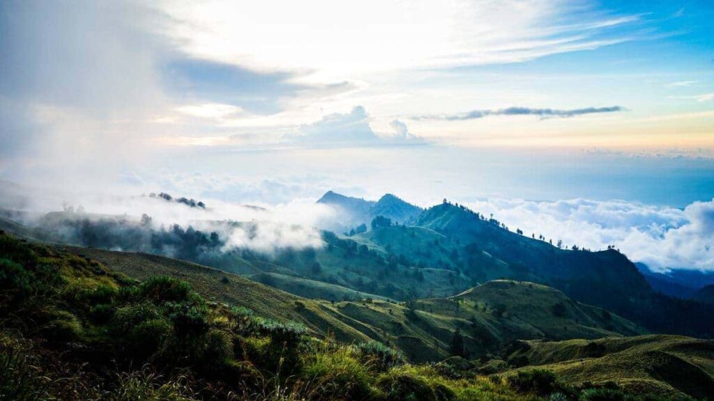 When to visit Indonesia, Mount Rinjani