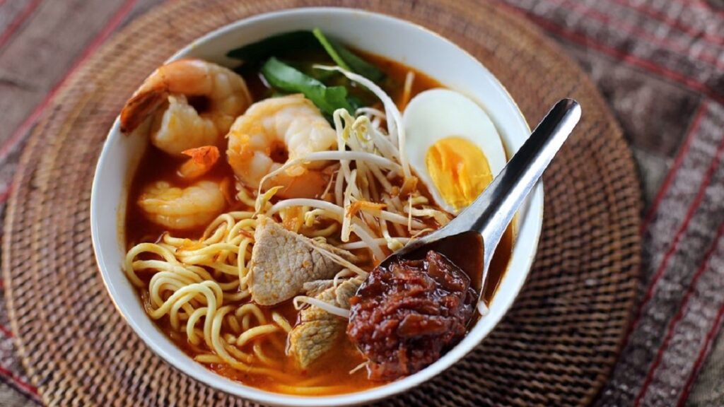 Who doesn't love a bowl of prawn mee.