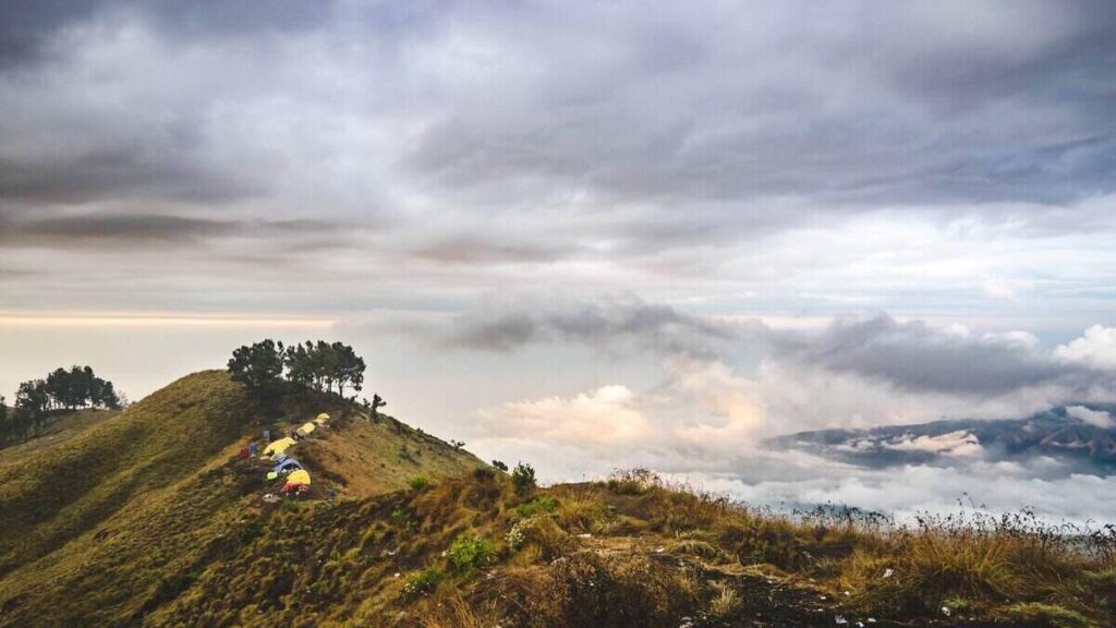 Top trails, Mount Rinjani, Indonesia