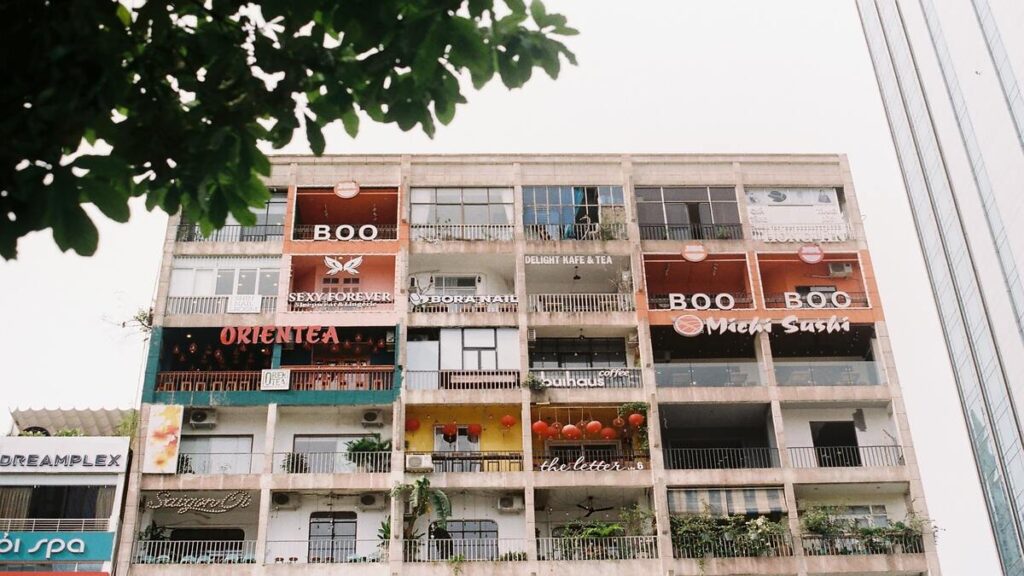 Café-lovers will absolutely be thrilled to visit this housing block