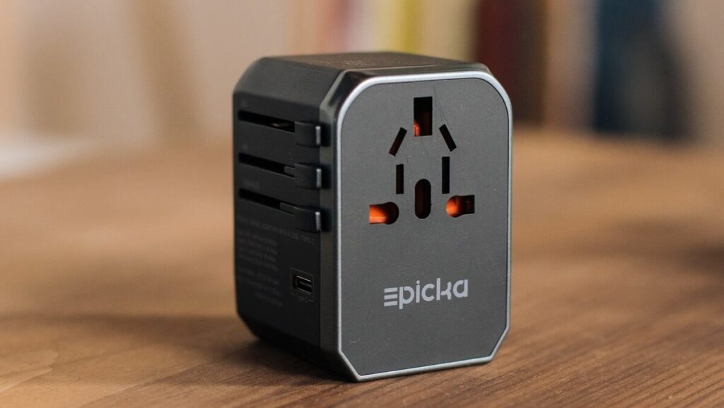 EPICKA Universal Travel Adapter