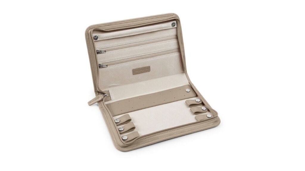 Leatherology travel case for jewelry