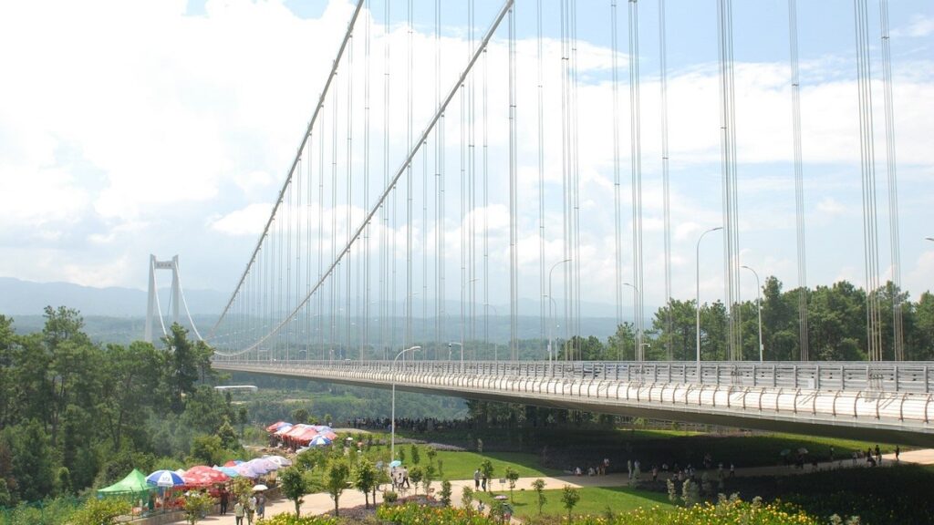 Long River Bridge is located near Baoshan, Yunnan, China