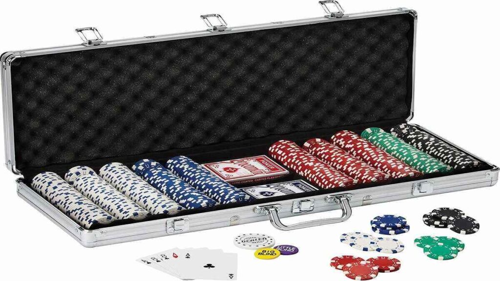 Best travel games for adults, Poker