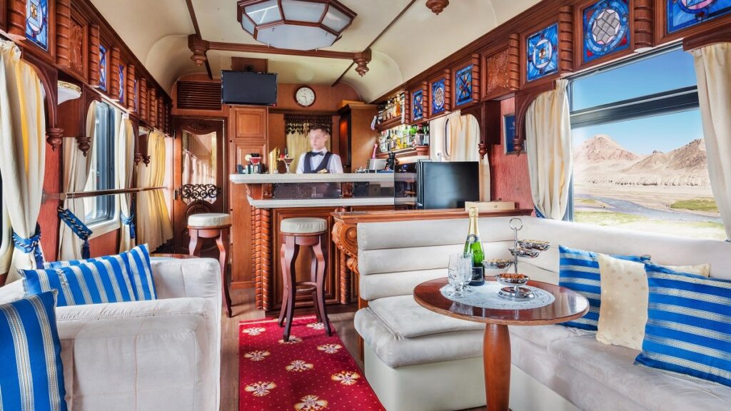 Bar Lounge Car - luxury train vacation