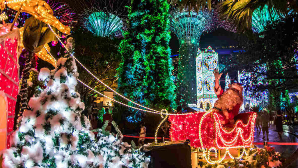 best time to visit singapore: in December to enjoy Christmas wonderland