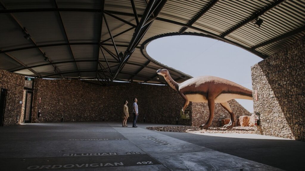 Muttaburrasaurus - landmarks in northwest queensland