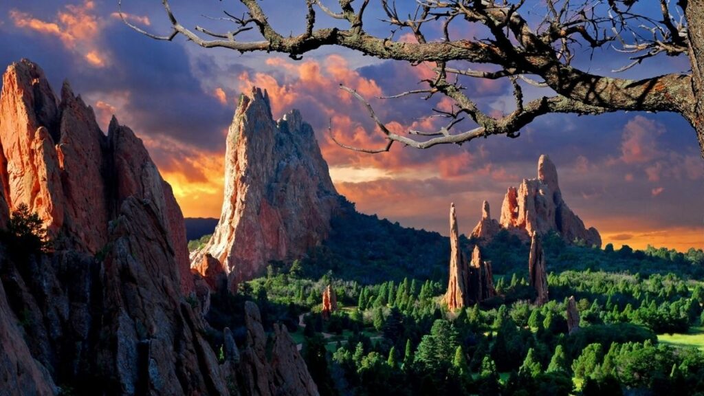 Best places to visit in USA by month - Garden of the Gods