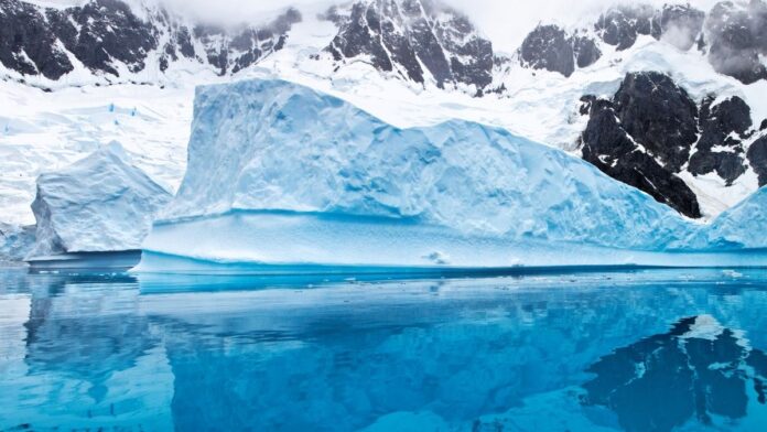 Can you travel to Antartica - how and when