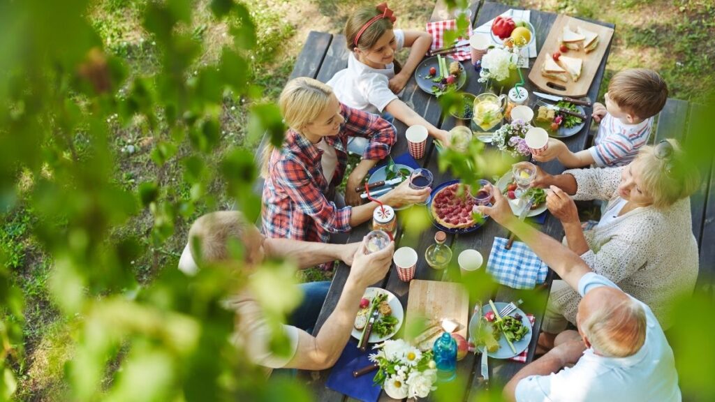 5 adventure trip ideas for your weekend - picnic