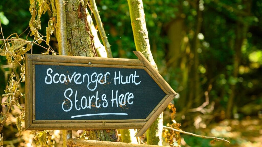 5 adventure trip ideas for your weekend - scavenger hunt