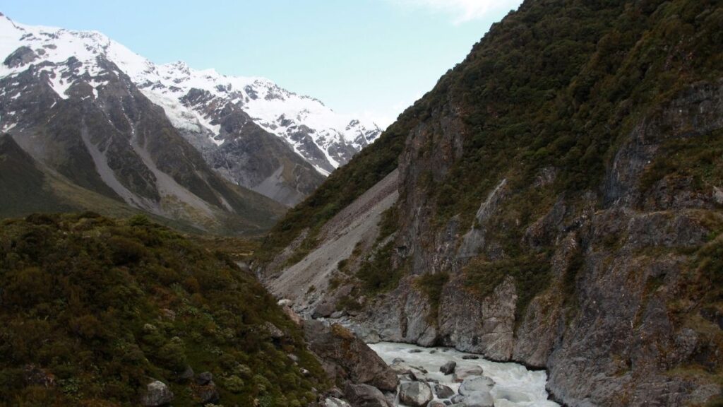 New Zealand hiking - mountain trails