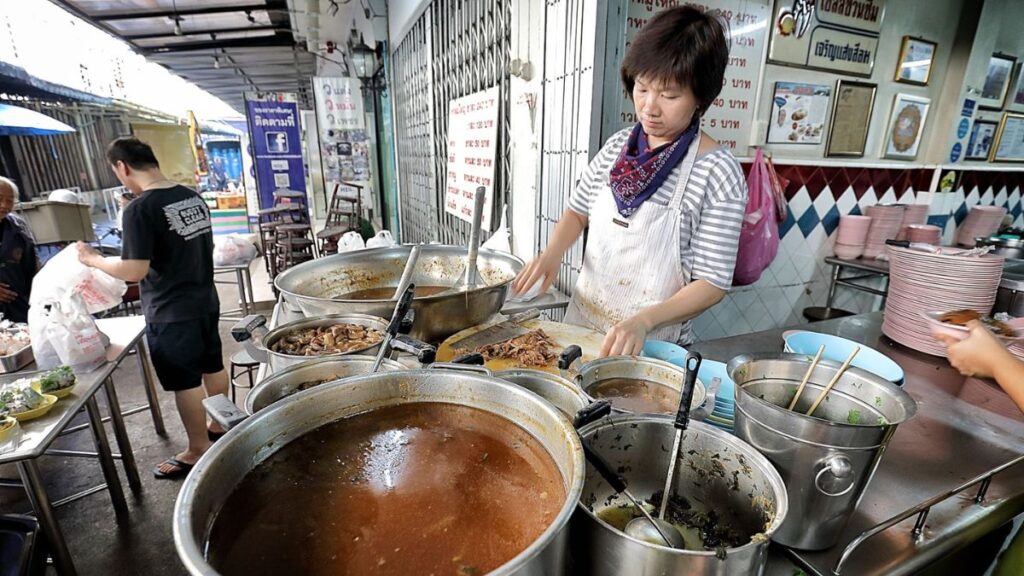 Thai local food - Charoen Saeng Silom