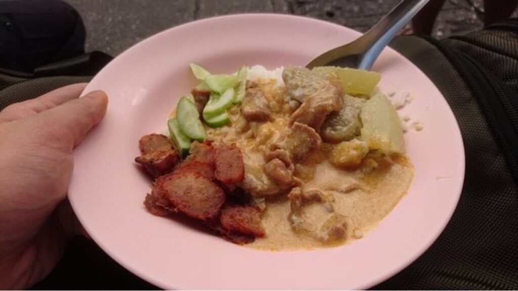 local thai food - Khao Gaeng Jake Puey