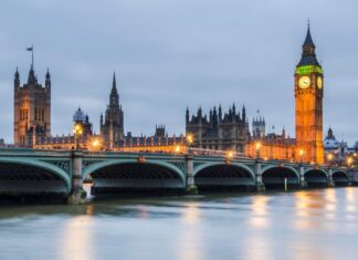 3 best ways to travel around the UK
