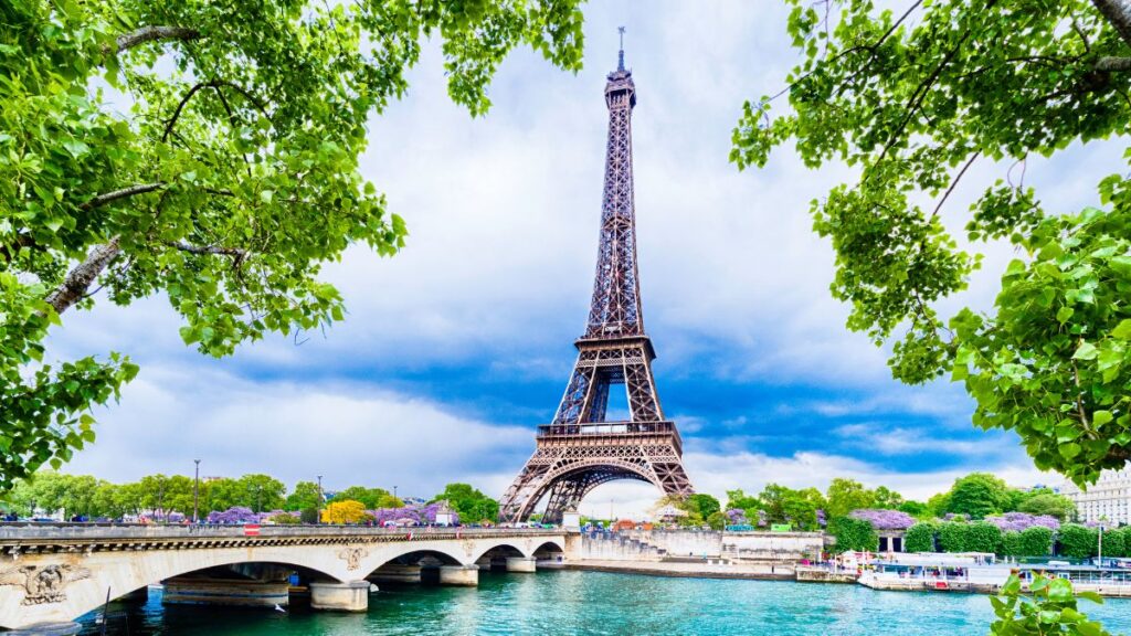 famous landmarks in the world - eiffel tower