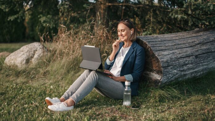 Useful travel tips for when you remote work