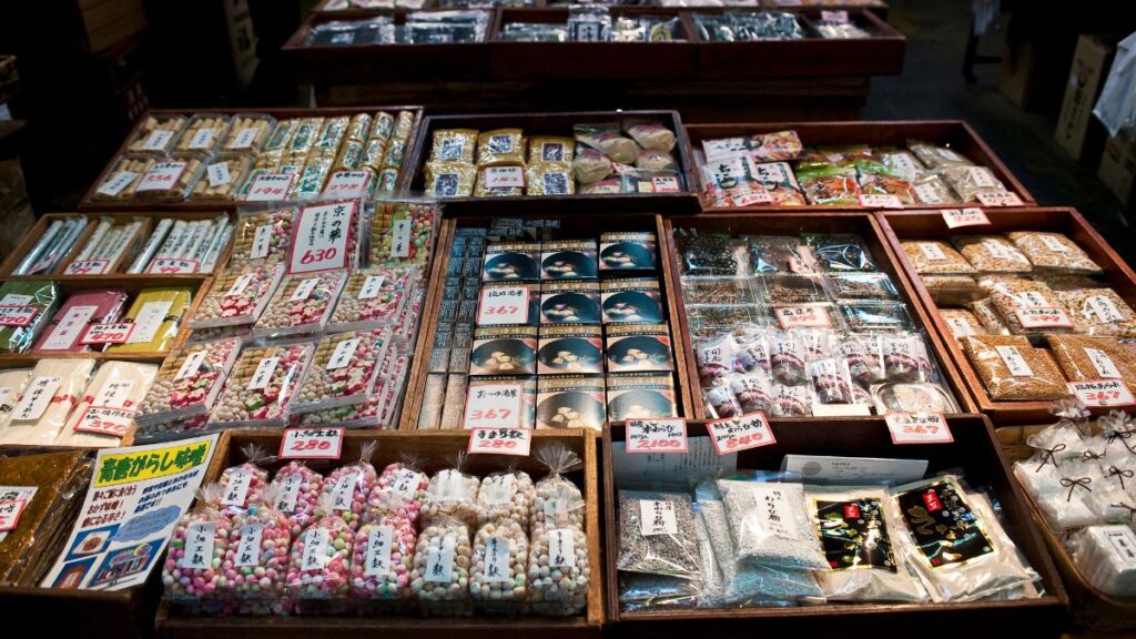 When looking for the best things to do in Kyoto, make sure to visit Nishiki Market