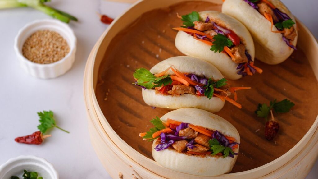 A national favourite, braised pork in sliced buns is a famous Taiwan food dish