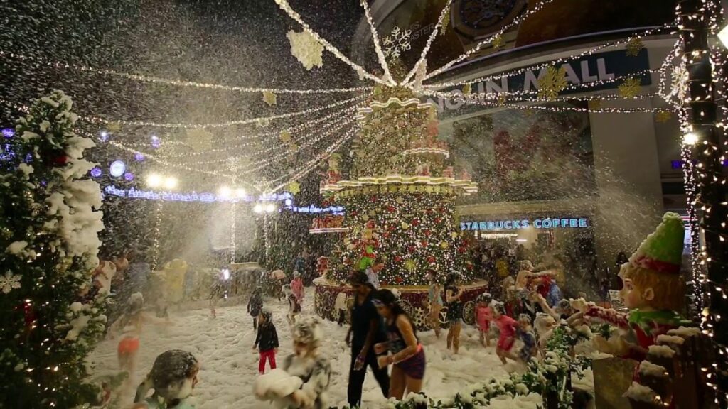 If you are wondering what to do for Christmas in Singapore, why not visit Tanglin Mall's Snow Splendours