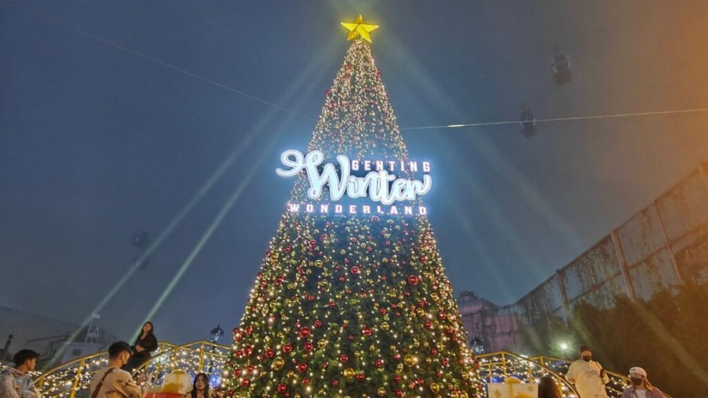 If you love resorts, the best place to celebrate Christmas in Malaysia is the Genting Winter Wonderland