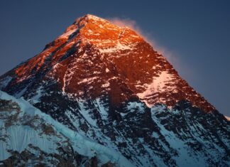 10 best Asian mountains to climb 10 best Asian mountains to climb
