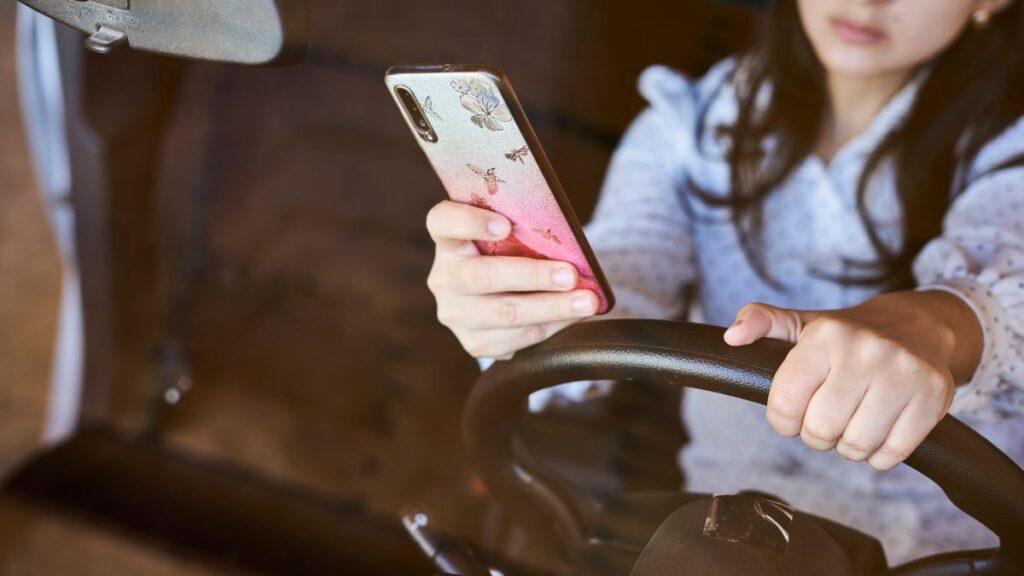 When it comes to safe driving tips, one of most common tips is not use your phone when driving
