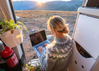 What is bleisure and is remote flex stays here to stay?